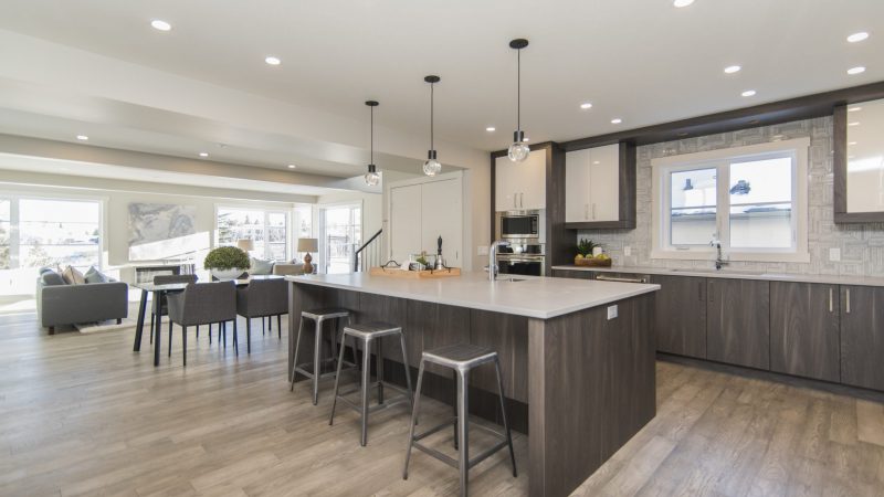 Beautiful shot of a modern house kitchen and dining room Servicios - Cocinas a Medida